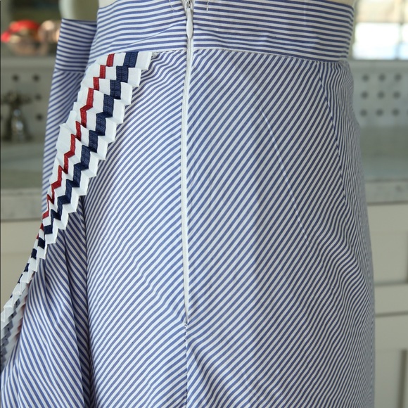 CUTEST SKIRT !! BATELY BEEN WORN!! - Picture 7 of 8